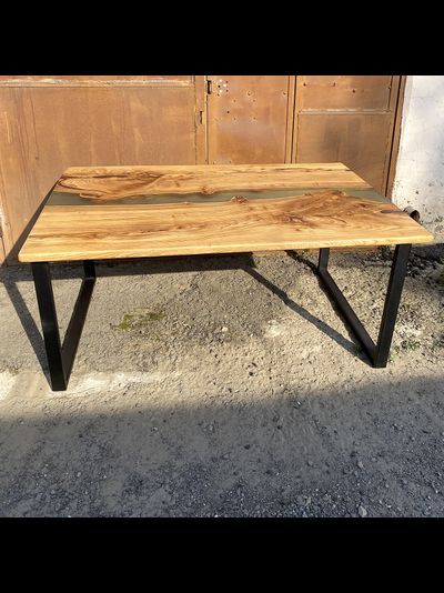 стол река из карагача с прозрачной смолой