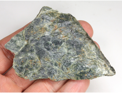 Серпентин, необработанный, дикий образец, Россия, КЧР, Урупский район (84*55*11 мм, 45 г) №37607