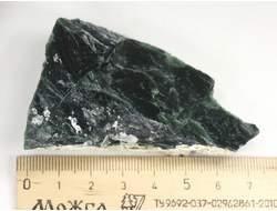 Серпентин, необработанный, дикий образец, Россия, КЧР, Урупский район (75*48*20 мм, 70 г) №37605