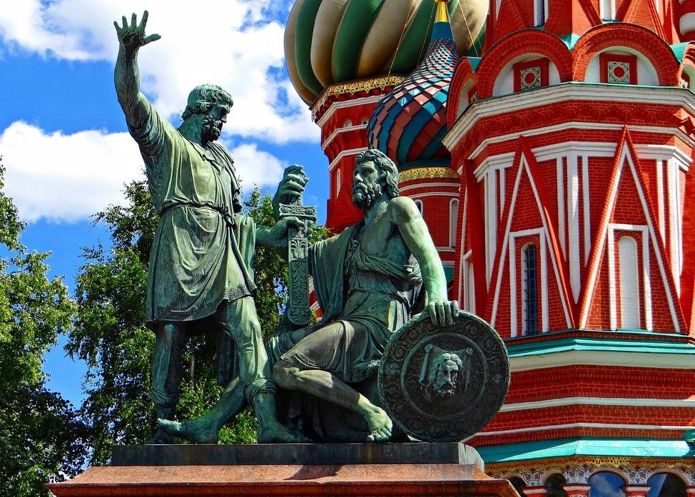 Памятник Минину и Пожарскому. Фото: Larisa, источник: http://fotokto.ru/photo/view/5633399.htm