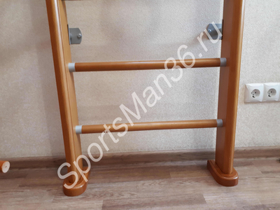 Стойка и перекладины KARUSSELL Цвет дерева: мед, цвет металла: серебро.