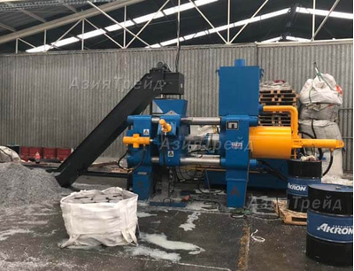 Горизонтальный пресс для брикетирования металлической стружки