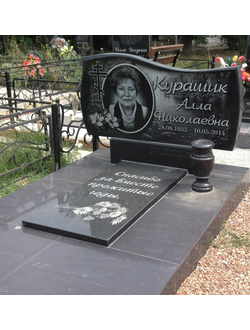 Горизонтальный памятник на могилу из габбро-диабаза