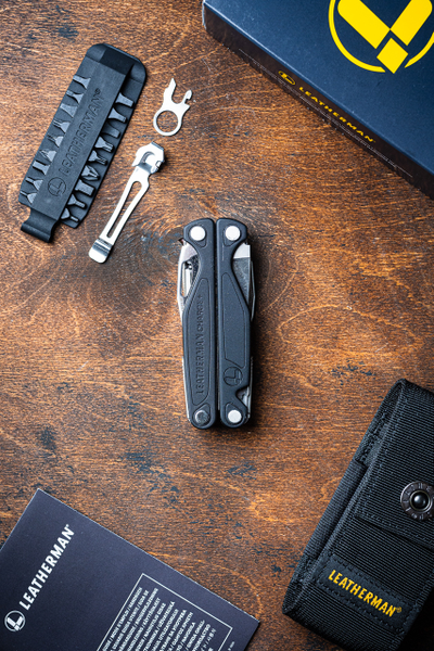 Leatherman Charge + с чехлом на кнопке, клипсой и битами