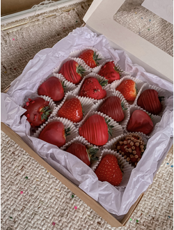 Коробочка с клубникой «Красный Мрамор»