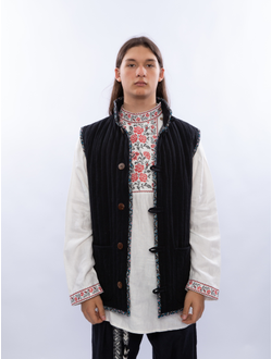 Жилетка родное тепло Черная из крапивы