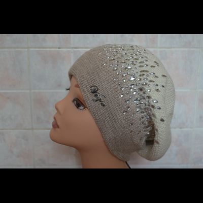 Берет с камнями Сваровски из коллекции женских вязаных беретов с камнями Swarovski