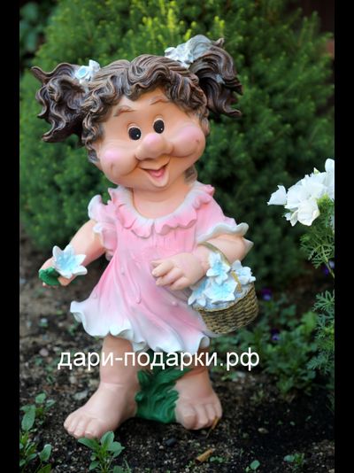 Девочка гном с корзиной цветов 60*36см   4кг   полистоун Россия 4397/012584-1*