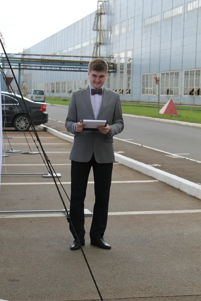 Ведущий настраивается на мероприятие