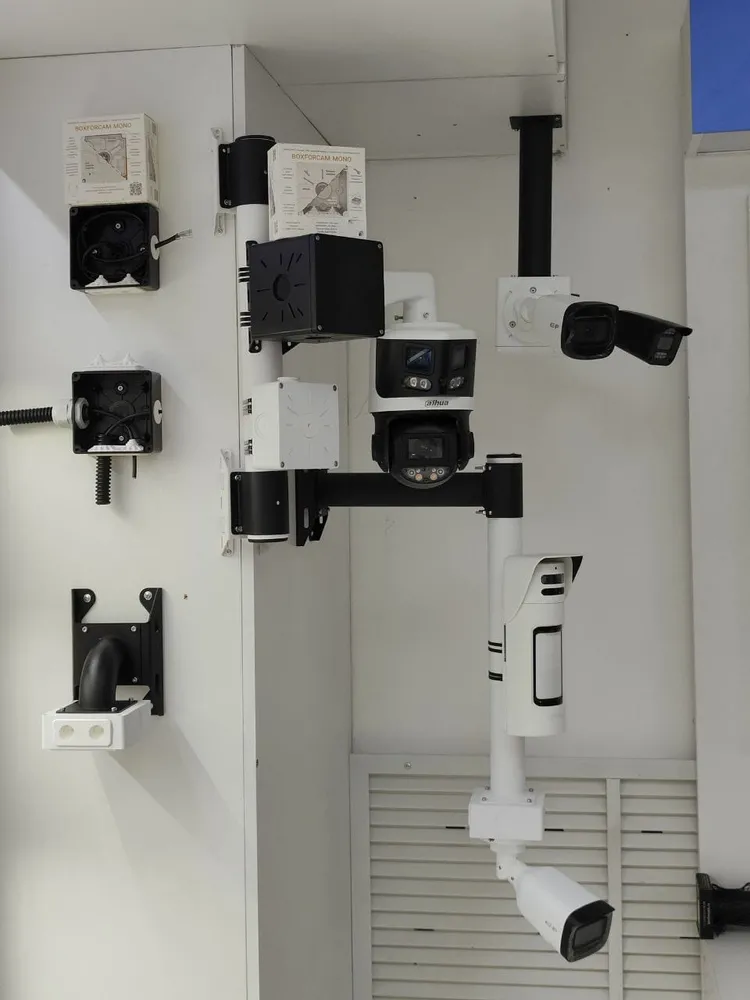 КОМПЛЕКТ 1. КОРОБКА BOXFORCAM MONO для крепления видеокамер. (чёрная/белая)