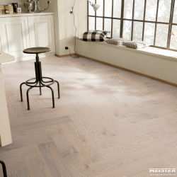 Паркетная доска PS 500 Meister Дуб витал Белоснежный 8803, масло в интерьере