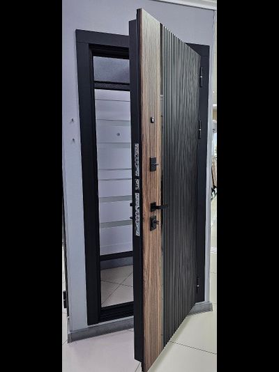 ЙОШКАР-ОЛА (РОССИЯ). СИРИУС 108 мм. ТРЕХКОНТУРНАЯ. ШАГРЕНЬ ЧЕРНАЯ+ДУБ НАТУРАЛЬНЫЙ/ БЕЛЫЙ МАТОВЫЙ.