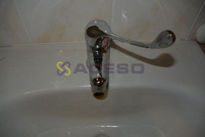 Смеситель локтевой специализированный (с длинной ручкой)