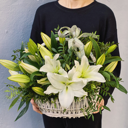 Доставка цветов в Волгограде - FLOWER34.RU - Корзина из белых лилий
