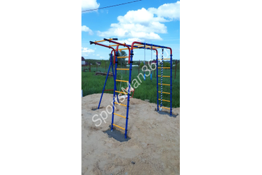 УЛИЧНЫЙ ДЕТСКИЙ СПОРТИВНЫЙ КОМПЛЕКС СЕРИИ «ЮНЫЙ АТЛЕТ»: Качели (цепной подвес, подшипниковая опора), Кольца с перекладиной, Канат трехцветный, Турник регулируемый