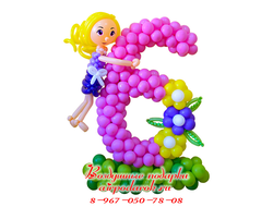 Плетеная цифра 6 из шаров с феечкой. Цифра выполнена в розовом цвете с цветочными вставками