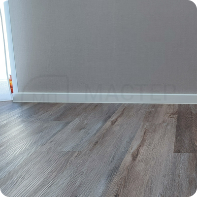 Плинтус ХДФ Dollken Cubu Flex Life XL 60мм Х 2,5 м 1013/5012 Белый в интерьере 3