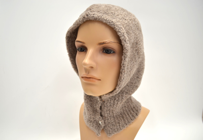 Бежевый капюшон женский вязаный