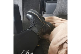 Дополнят и завершат любой образ черные ботинки DR. Martens из натуральной кожи. Представлены в размерах от 36 до 45. 