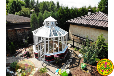 Небольшая оранжерея в английском стиле из стекла и алюминия по индивидуальному заказу