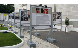 Оформление выставки фотографий ТАСС, посвященной 75-летию плакатов "Окна ТАСС"