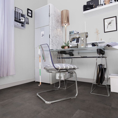 Виниловый пол Wineo 600 stone XL BrooklynFactory DB206W6 в интерьере домашнего кабинета