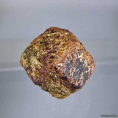 Альмандин (разн. гранат). Россия. 45*40*40мм