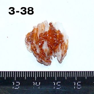 Ванадинит натуральный (щетка) №3-38: 28*24*14мм