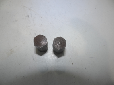 Гайки крышек клапанов Урал