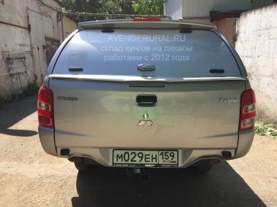 Кунг N-Commerce на Mitsubishi L200 2015-2016-2017-2018-2019-2020+ серебристый U25 вид сзади