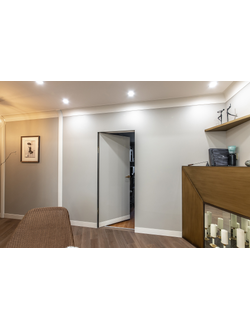 Дверь межкомнатная скрытая QIN23 INVISIBLE REVERSE  (обратное) AL кромка черная 42 мм