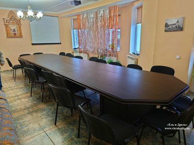 Раздвижной стол из дерева