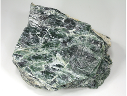 Серпентин, необработанный, дикий образец, Россия, КЧР, Урупский район (124*98*46 мм, 784 г) №37613