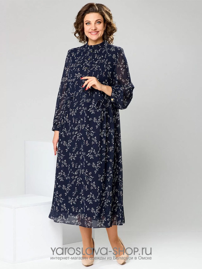 Женское шифоновое платье с цветочным принтом на синем фоне