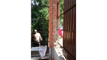 Установка камер видеонаблюдения с разрешением 4 мп 4К. Прокладка в трубах ПНД под газоном.