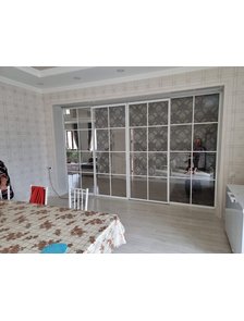 перегородка раздвижная из прозрачного стекла