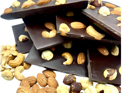 Темный шоколад 70% с кешью, миндалем и фундуком