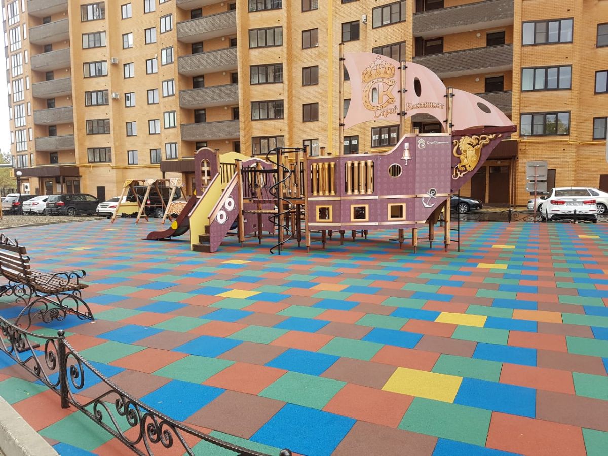 Резиновая плитка для детских площадок