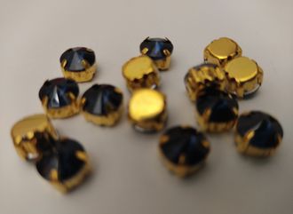 Круглые/конус 10 мм, тёмный сапфир в золотой оправе