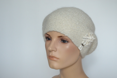 zhenskiy-beliy-beret-s-payetkami-vizio-italiya-8019-v