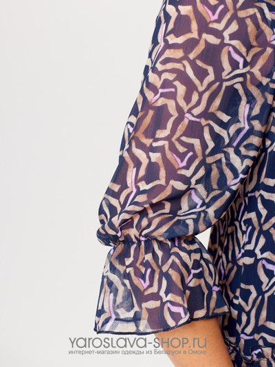 Шифоновое платье прямого силуэта с воланами