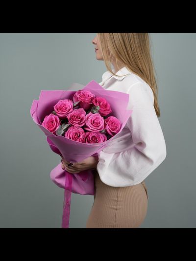 9 розовых роз