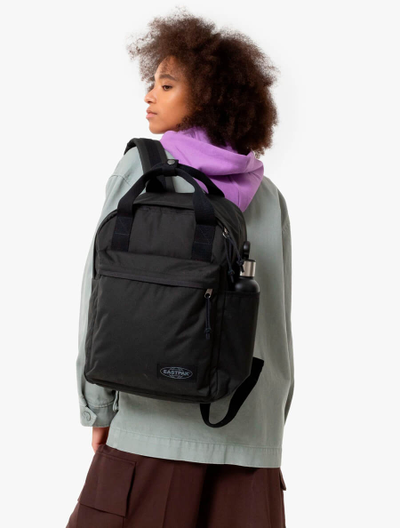 Рюкзак Eastpak Optown Pak'r Black на девушке