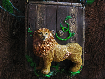 Аслан. Авторская подвеска по мотивам "Хроник Нарнии". Миниатюра из полимерной глины