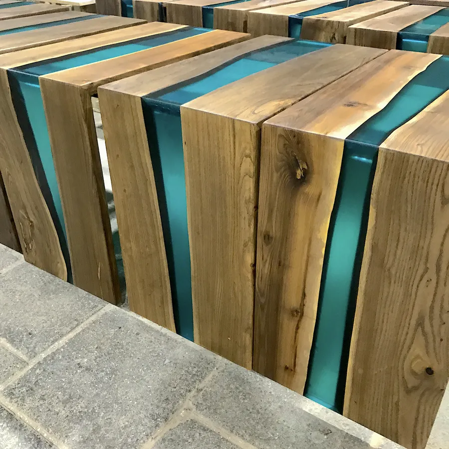 Стол-река из слэбов карагача в тонировке. Модель для крепления к стене. Работа spilcenter.com, отель, г.Сочи