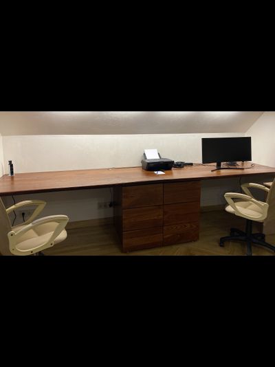 большой рабочий стол с тумбой из массива карагача