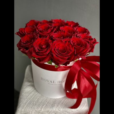 15  роз "Алые паруса"