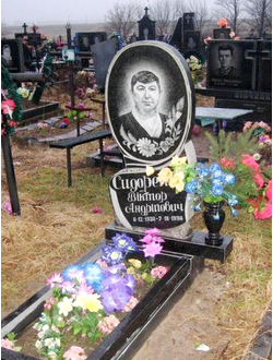 Круглый памятник на могилу для мужчины