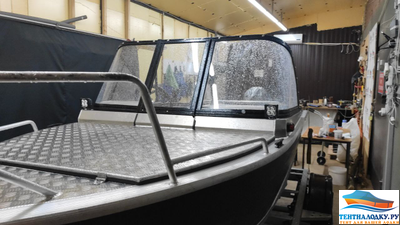 ТЕНТ НА ЛОДКУ ТРИЕРА 390 (фиш) с леерами на носу