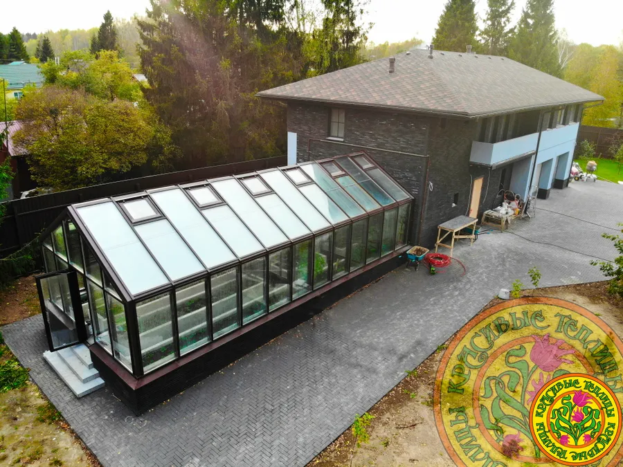 Пристроенная к дому круглогодичная теплица с полной автоматизацией размером 11х5м.